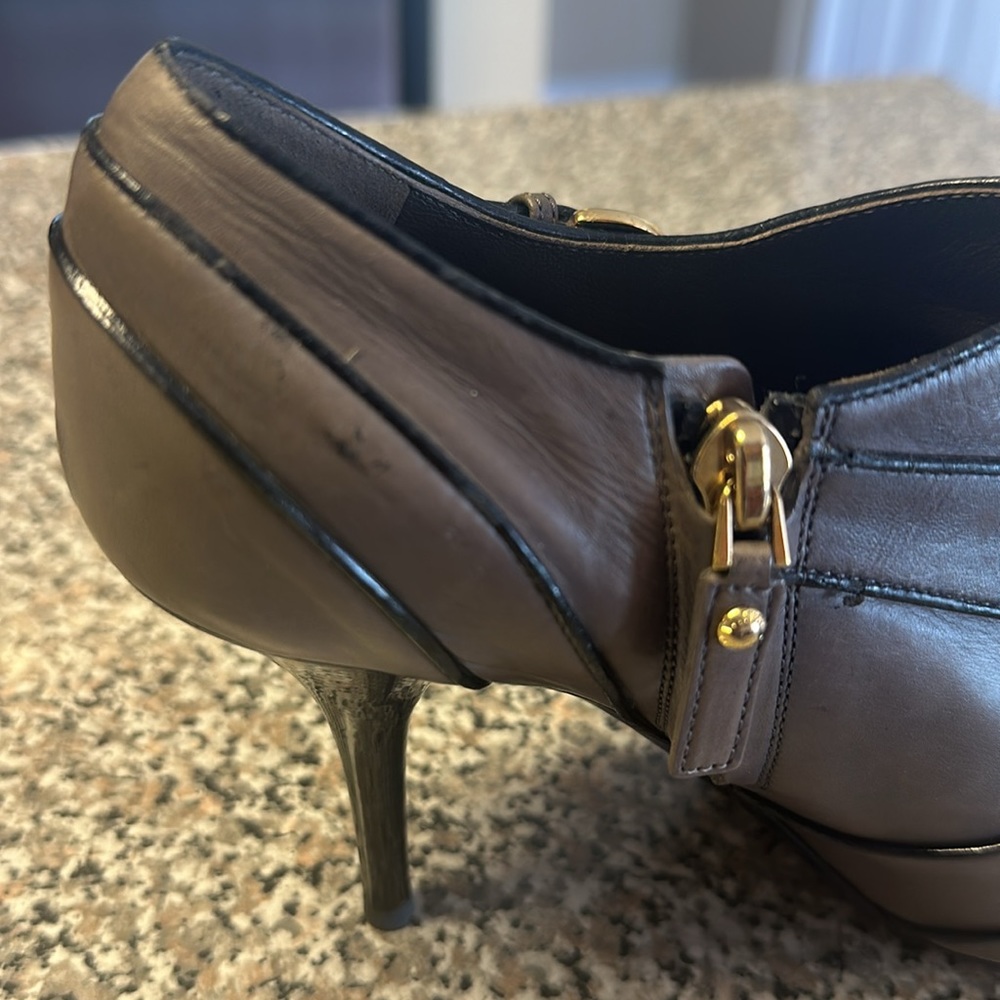 Louis Vuitton Peep Toe Booties EU 37 - Picture 9 of 16